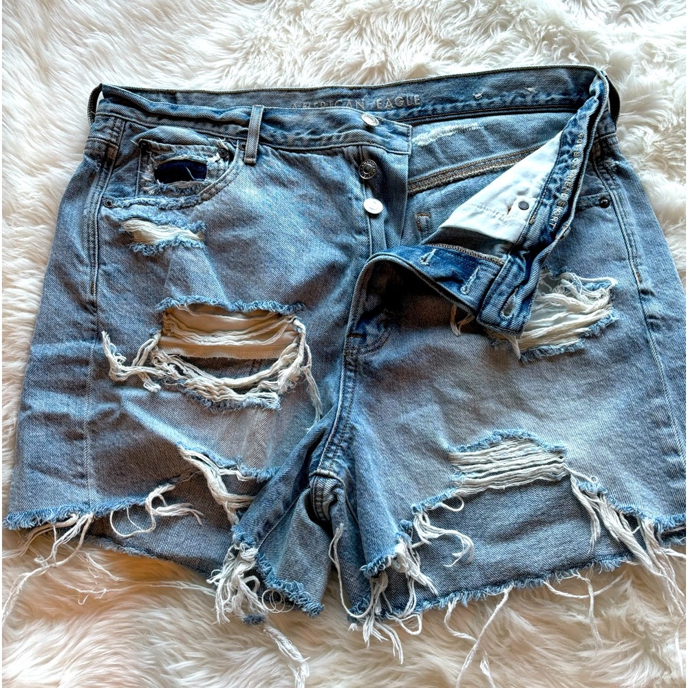 American Eagle Outfitters Denim Ripped 90’s Boyfriend Short size 16.